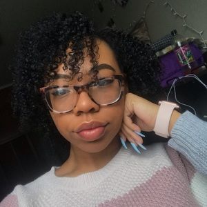 Meet your Posher, Ahmya